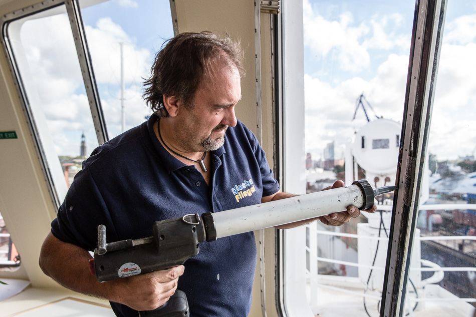 Werftaufenthalt MS BREMEN bei Blohm + Voss in Hamburg. Hapag-Lloyd Cruises