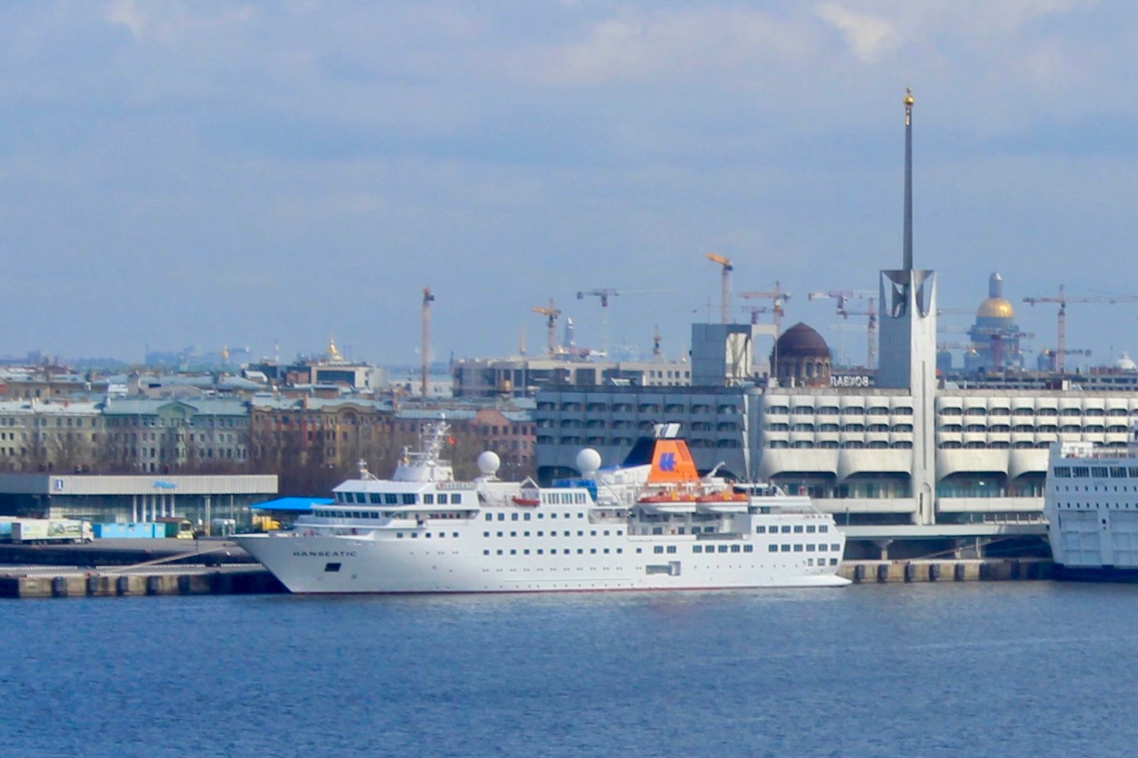 St. Petersburg, Hanseatic im Hafen (C ) Seick