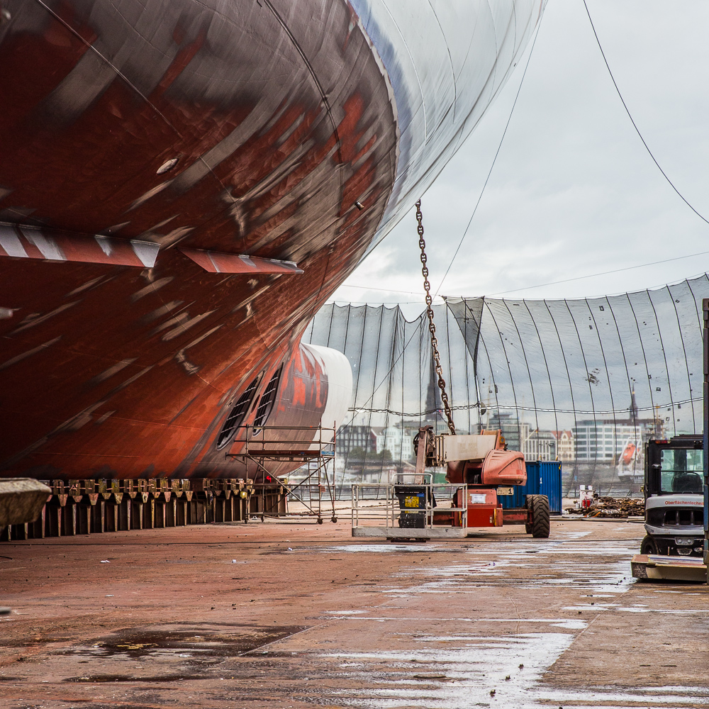 EUROPA 2, Hapag-Lloyd Cruises, Werftzeit bei Blohm + Voss in Hamburg.